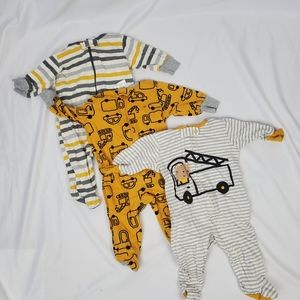 Zip up footie pajama set size 0-3 months